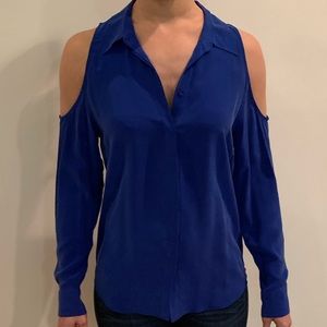 Equipment cold-shoulder top